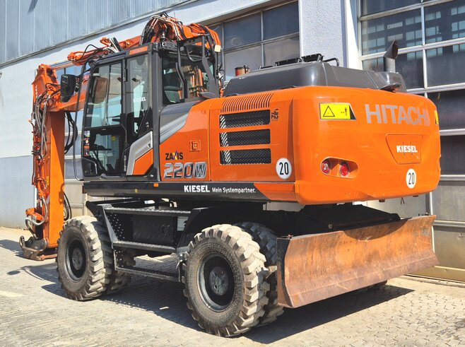 Hitachi ZX220W-7