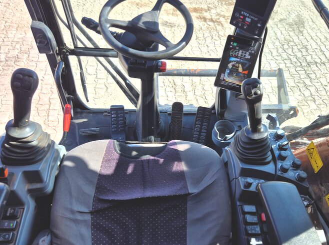 Hitachi ZX220W-7