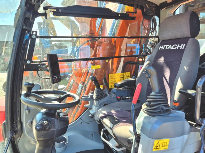 Hitachi ZX220W-7