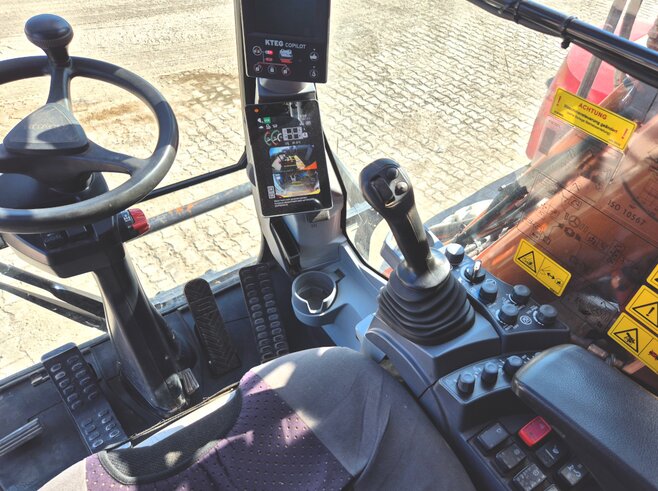 Hitachi ZX220W-7