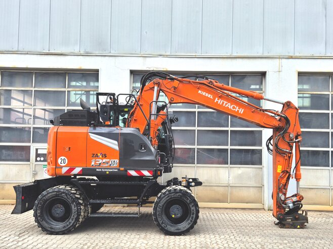 Hitachi ZX135W-7