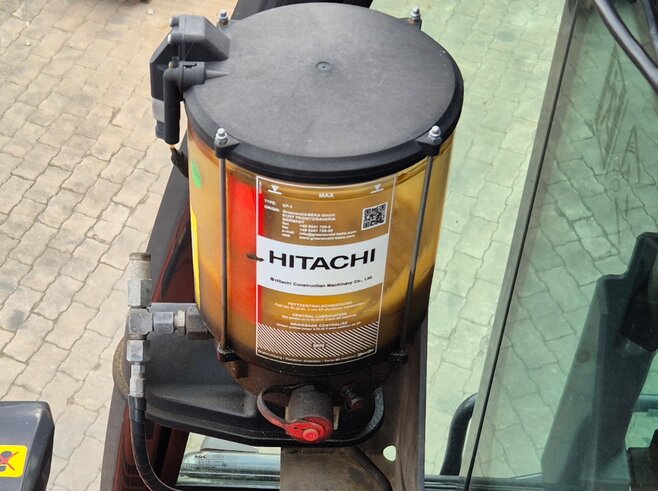 Hitachi ZX135W-7