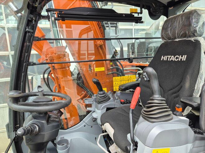 Hitachi ZX135W-7