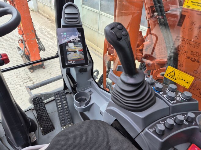 Hitachi ZX135W-7