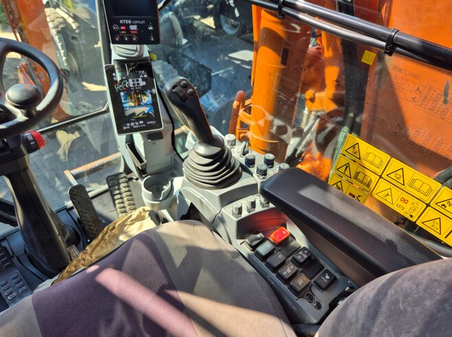 Hitachi ZX155W-7