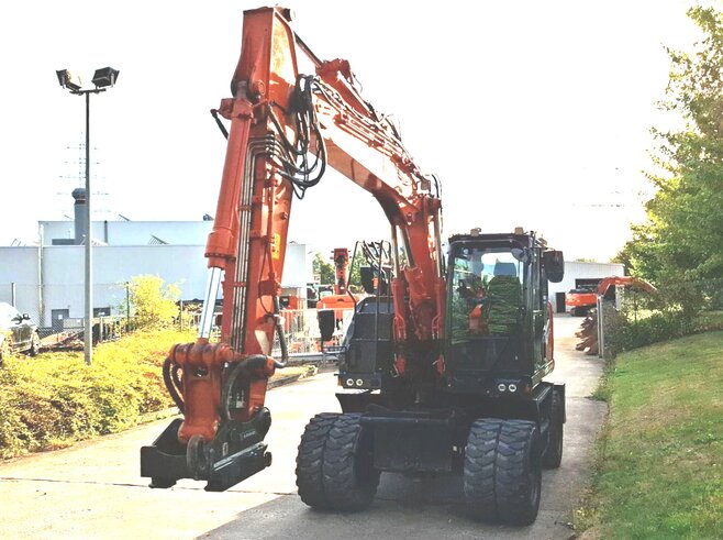 Hitachi ZX135W-7