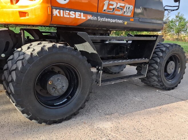 Hitachi ZX135W-7