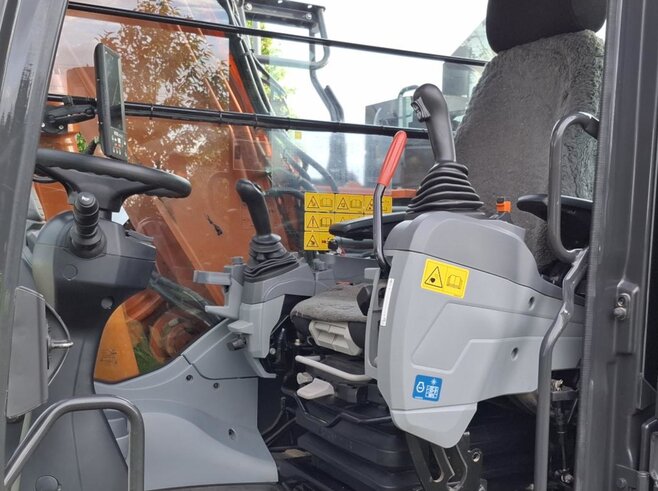 Hitachi ZX135W-7