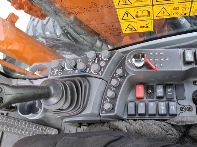 Hitachi ZX135W-7