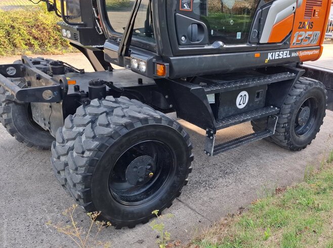 Hitachi ZX135W-7