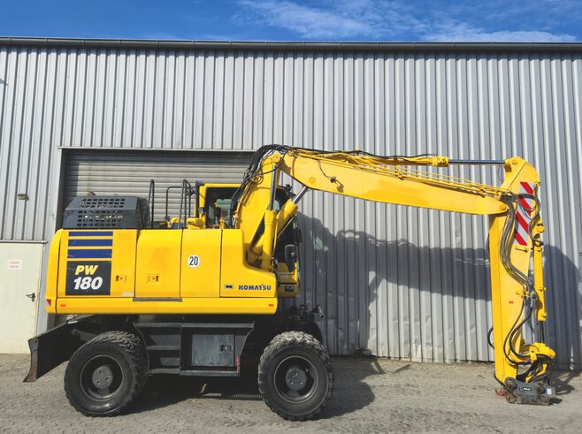 Komatsu PW180-11