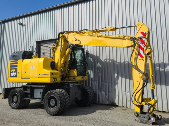 Komatsu PW180-11