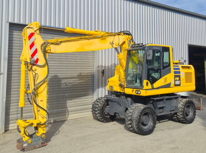 Komatsu PW180-11