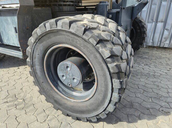 Komatsu PW180-11