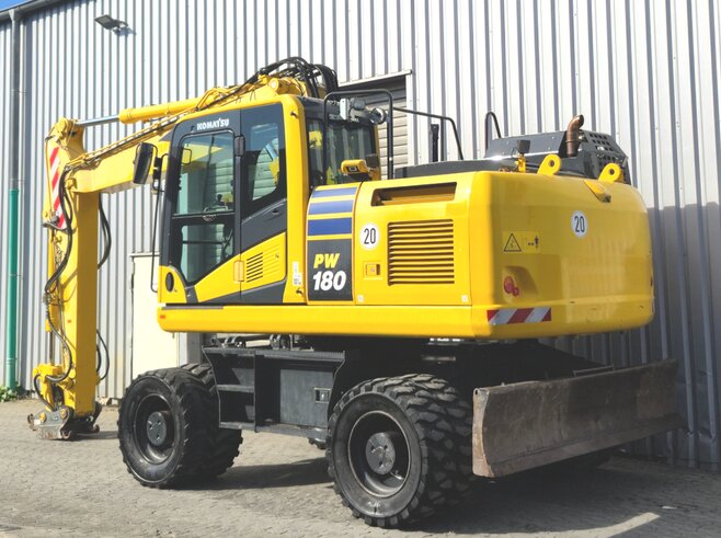Komatsu PW180-11