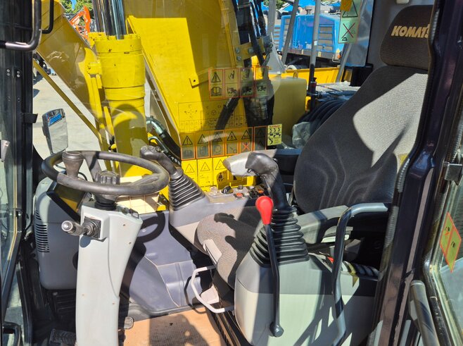 Komatsu PW180-11