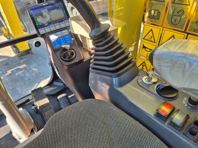 Komatsu PW180-11
