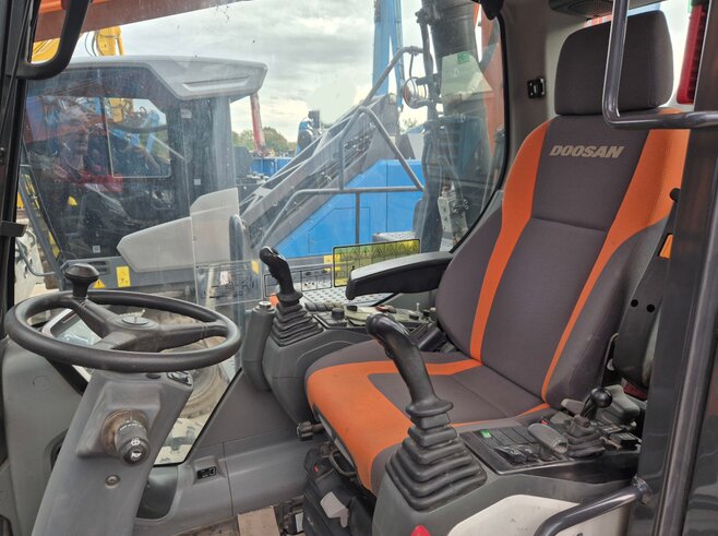 Doosan DX160W-5