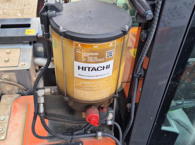 Hitachi ZX180W-7