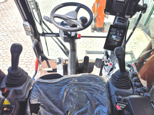 Hitachi ZX180W-7