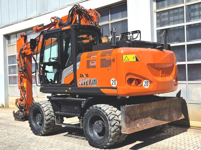 Hitachi ZX180W-7