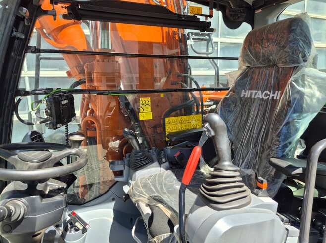 Hitachi ZX180W-7