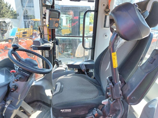 Hitachi ZW310-6