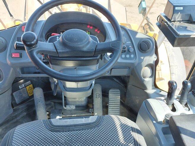 Hitachi ZW310-6