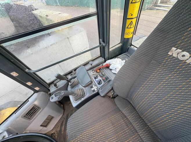 Komatsu WA200PT-5