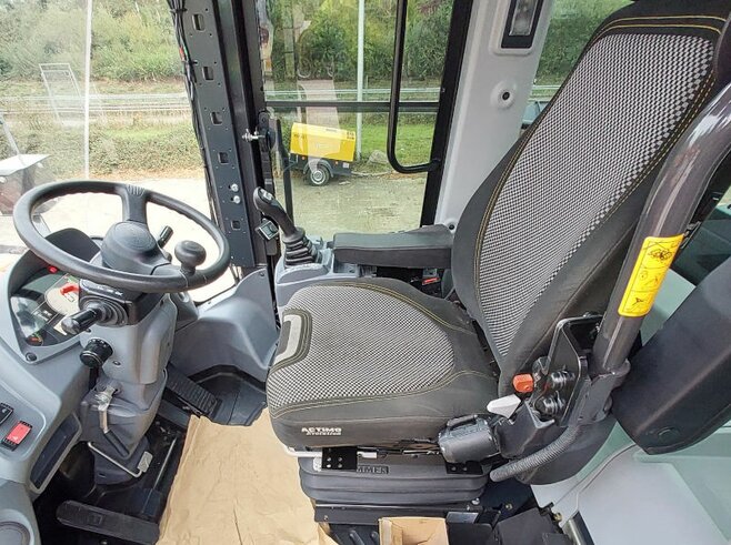 Hitachi ZW310-6