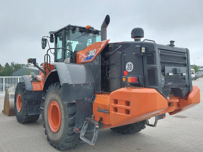 Hitachi ZW310-6