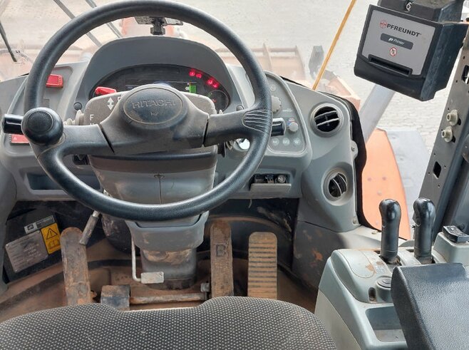 Hitachi ZW310-6