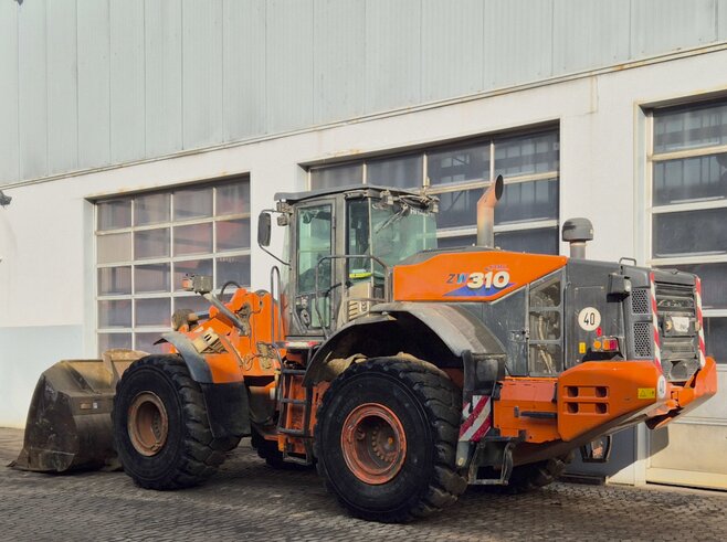Hitachi ZW310-6