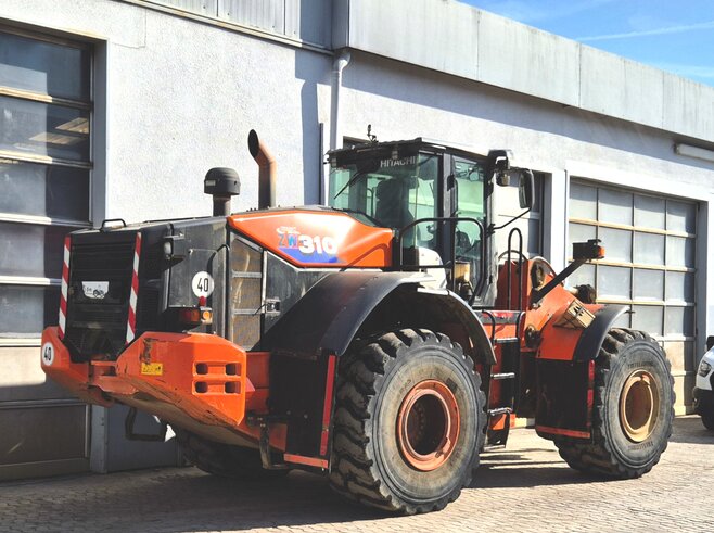 Hitachi ZW310-6