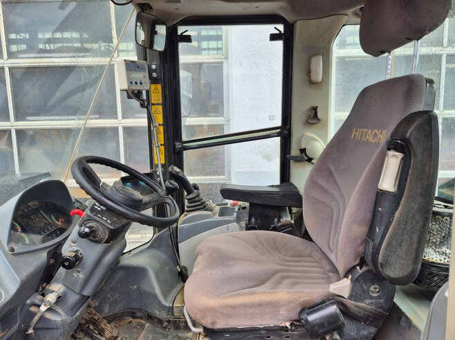 Hitachi ZW150-6