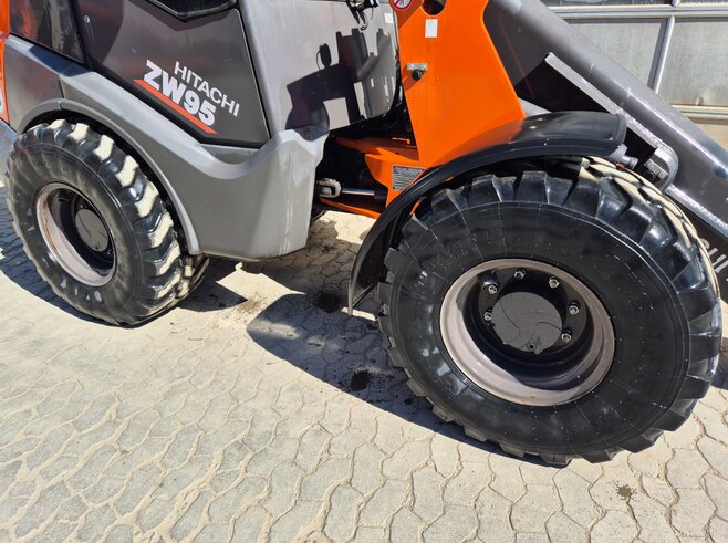 Hitachi ZW95-6 High Lift
