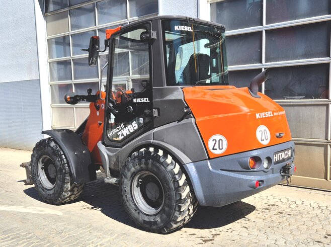 Hitachi ZW95-6 High Lift