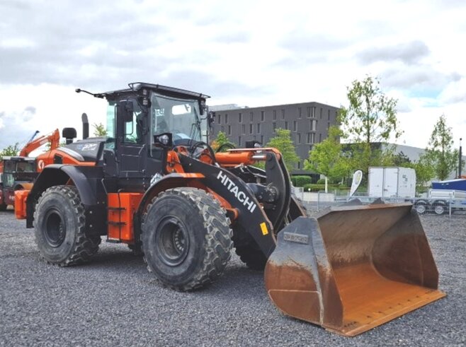 Hitachi ZW220-7