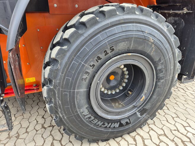 Hitachi ZW250-7 High Lift
