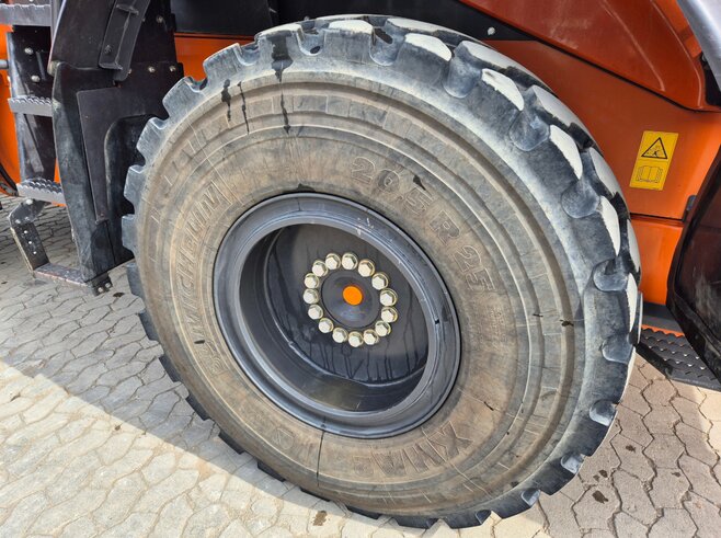 Hitachi ZW180-7 PL