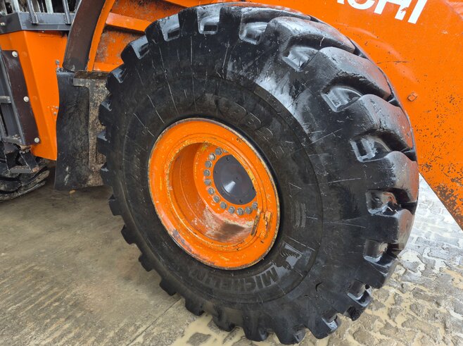 Hitachi ZW310-6