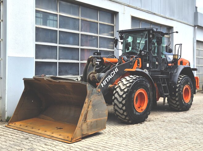 Hitachi ZW220-7