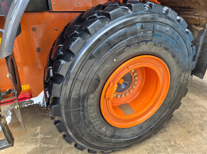 Hitachi ZW220-7