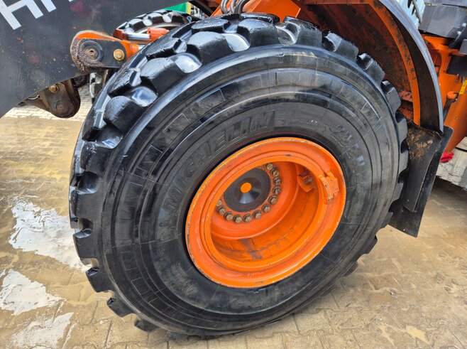 Hitachi ZW220-7