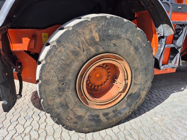 Hitachi ZW310-6