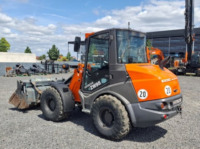 Hitachi ZW95-6