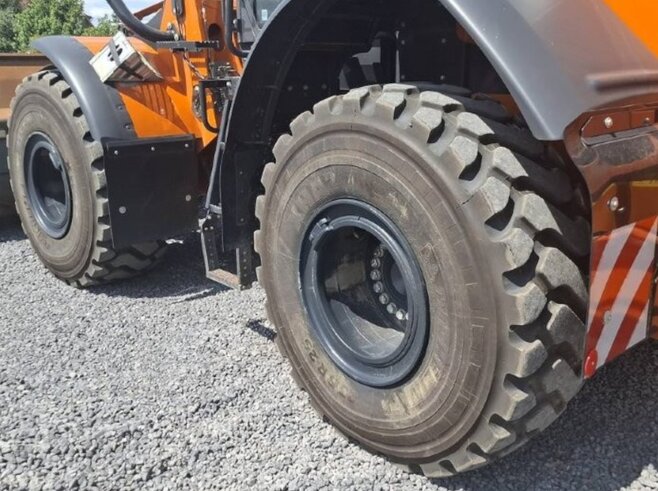 Hitachi ZW220-7