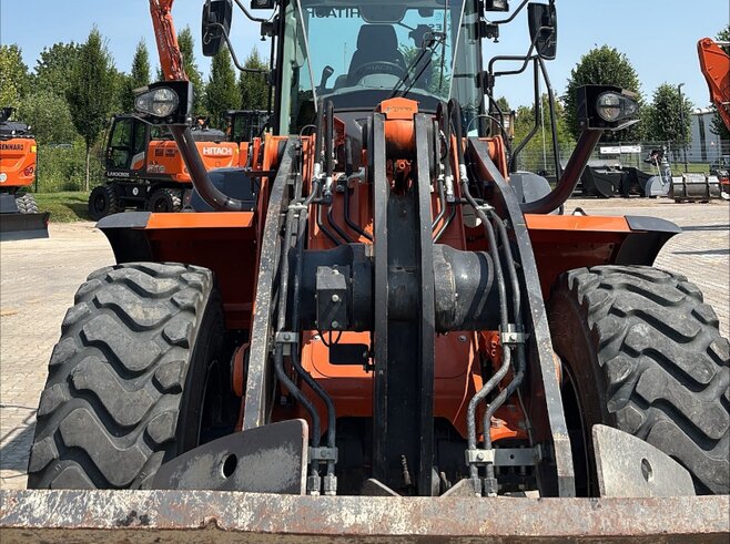 Hitachi ZW220-7