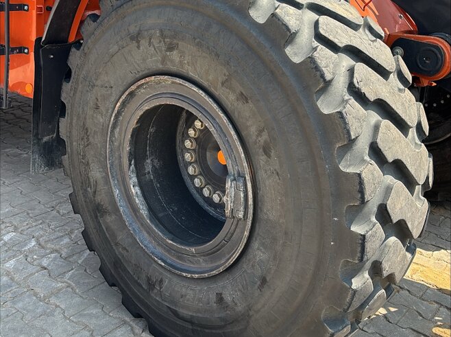 Hitachi ZW220-7