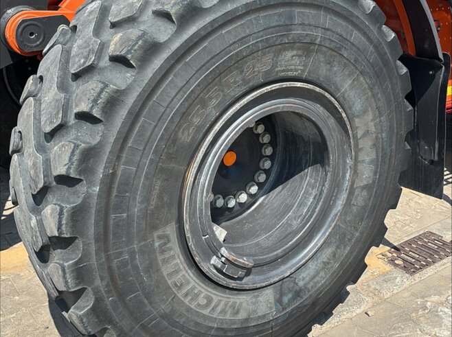 Hitachi ZW220-7